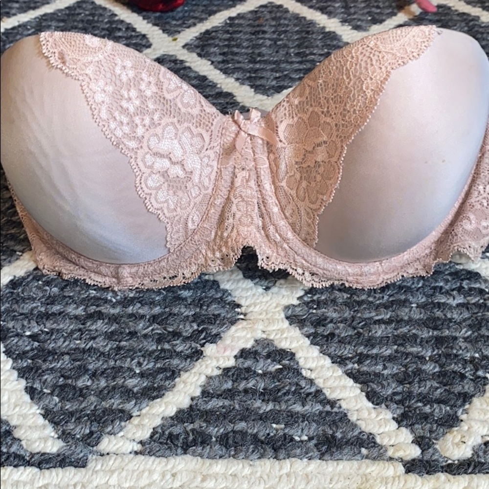 Victoria’s Secret strapless bra